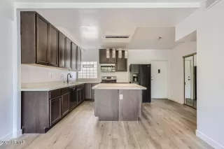 Photo #5: 6544907 Listing