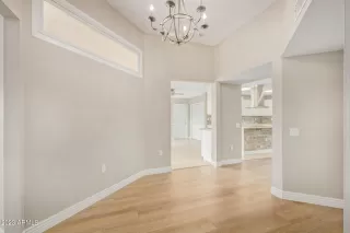 Photo #5: 6545425 Listing