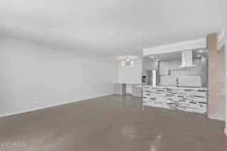 Photo #5: 6546748 Listing