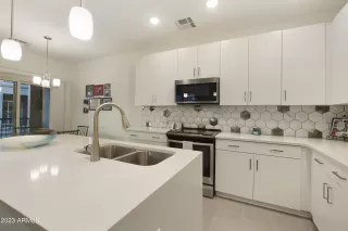 Photo #6: 6547537 Listing