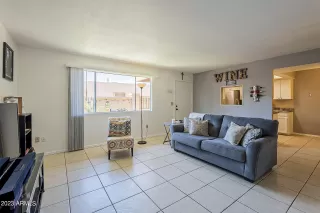 Photo #5: 6547857 Listing