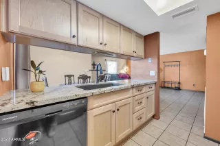 Photo #2: 6548783 Listing