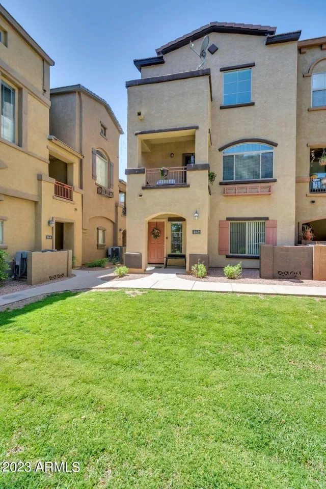 MLS: 6549872 Condo For Sale