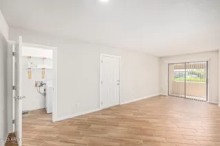 Photo #6: 6550173 Listing