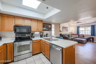 Photo #5: 6551221 Listing