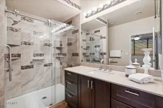 Photo #5: 6551648 Listing