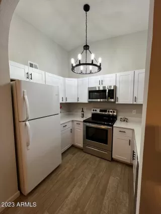 Photo #5: 6551653 Listing