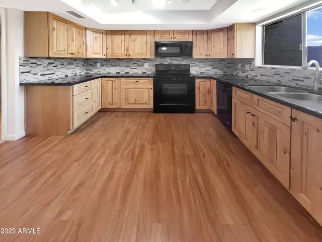 MLS: 6552536 Condo For Sale