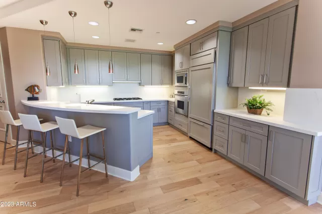MLS: 6552983 Condo For Sale