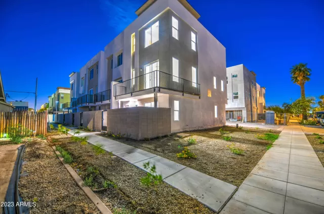 MLS: 6553061 Condo For Sale