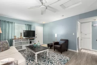 Photo #5: 6553124 Listing