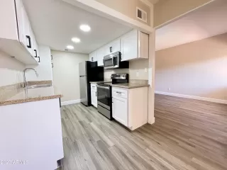 Photo #5: 6556694 Listing