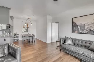 Photo #5: 6557996 Listing