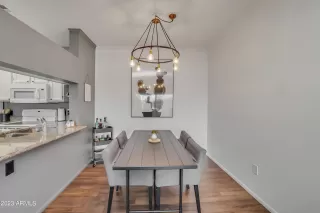 Photo #6: 6557996 Listing