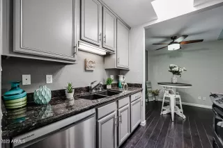 Photo #6: 6558098 Listing 