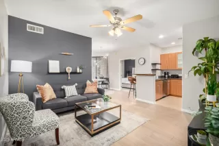 Photo #4: 6558101 Listing