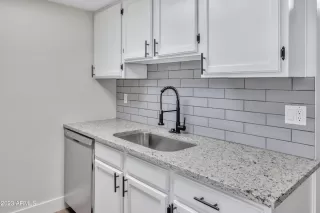 Photo #6: 6558296 Listing 