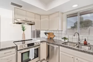 Photo #5: 6559036 Listing