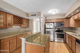 Photo #5: 6559167 Listing