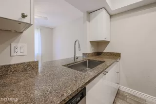 Photo #6: 6559856 Listing