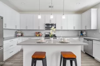 Photo #5: 6560246 Listing