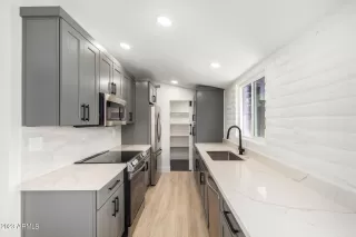 Photo #6: 6561351 Listing 