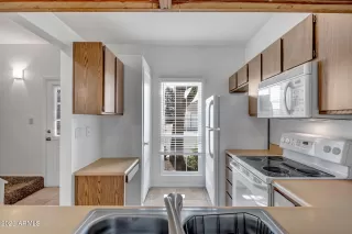 Photo #4: 6561841 Listing