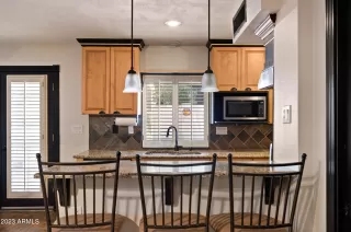 Photo #5: 6561871 Listing