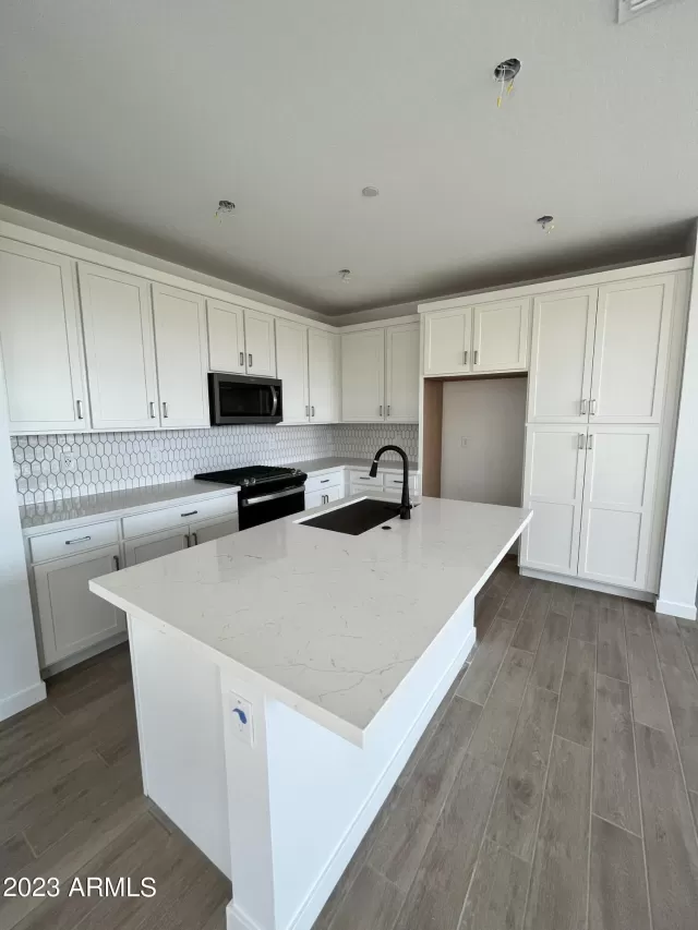 MLS: 6562354 Condo For Sale