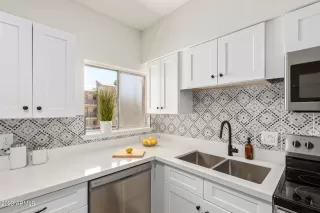 Photo #3: 6564163 Listing