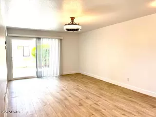 Photo #5: 6565695 Listing