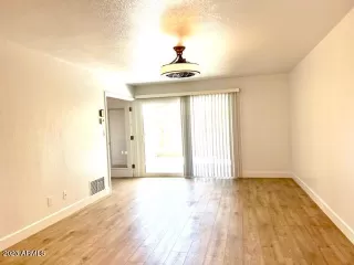 Photo #6: 6565695 Listing