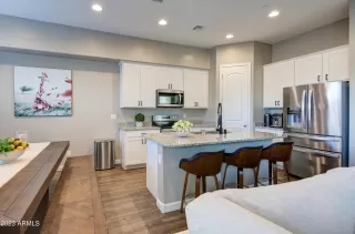 Photo #4: 6565767 Listing