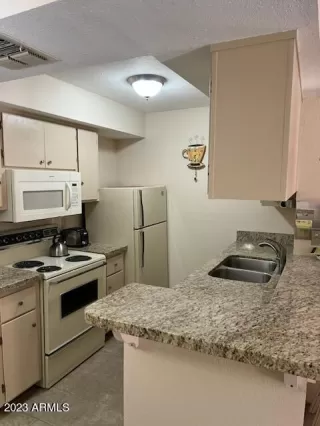 Photo #4: 6566899 Listing