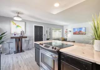 Photo #6: 6568570 Listing 