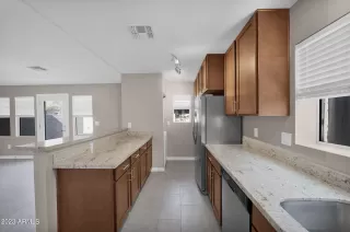 Photo #5: 6569156 Listing