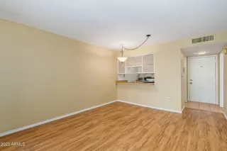 Photo #6: 6569209 Listing 