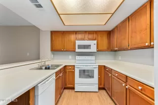 Photo #5: 6569585 Listing