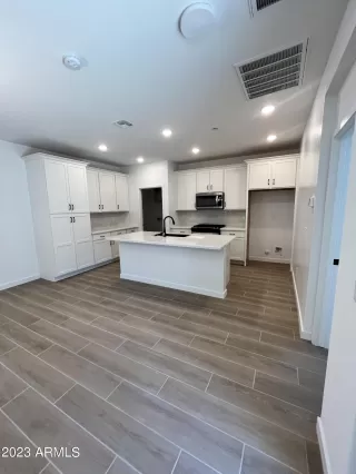 Photo #2: 6573436 Listing 