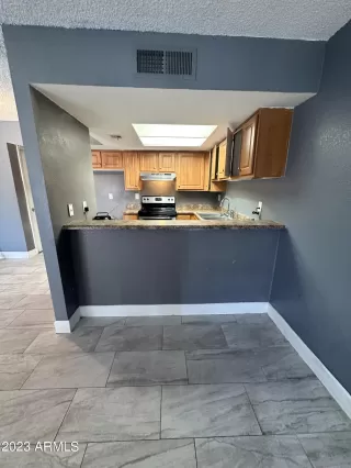 Photo #5: 6575129 Listing