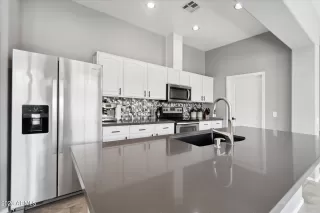 Photo #2: 6576213 Listing