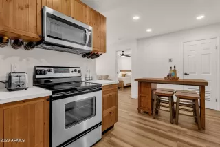 Photo #5: 6576401 Listing