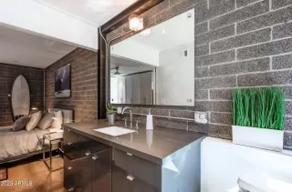 Photo #5: 6576799 Listing