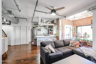 Photo #5: 6577467 Listing