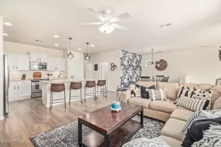 Photo #5: 6577906 Listing