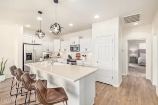 Photo #6: 6577906 Listing