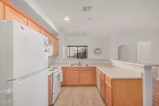 Photo #5: 6578988 Listing 