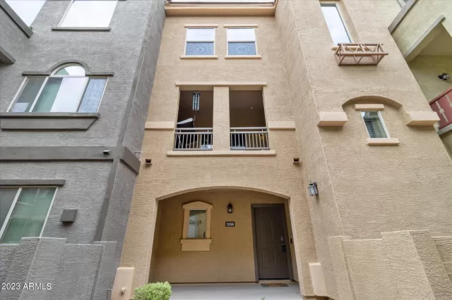 MLS: 6580152 Condo For Sale