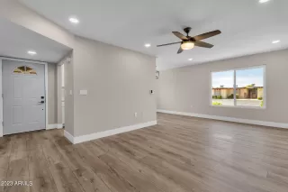 Photo #6: 6580539 Listing