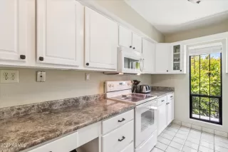 Photo #3: 6580700 Listing 